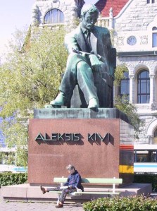 Statua di Aleksis Kivi ad Helsinki 